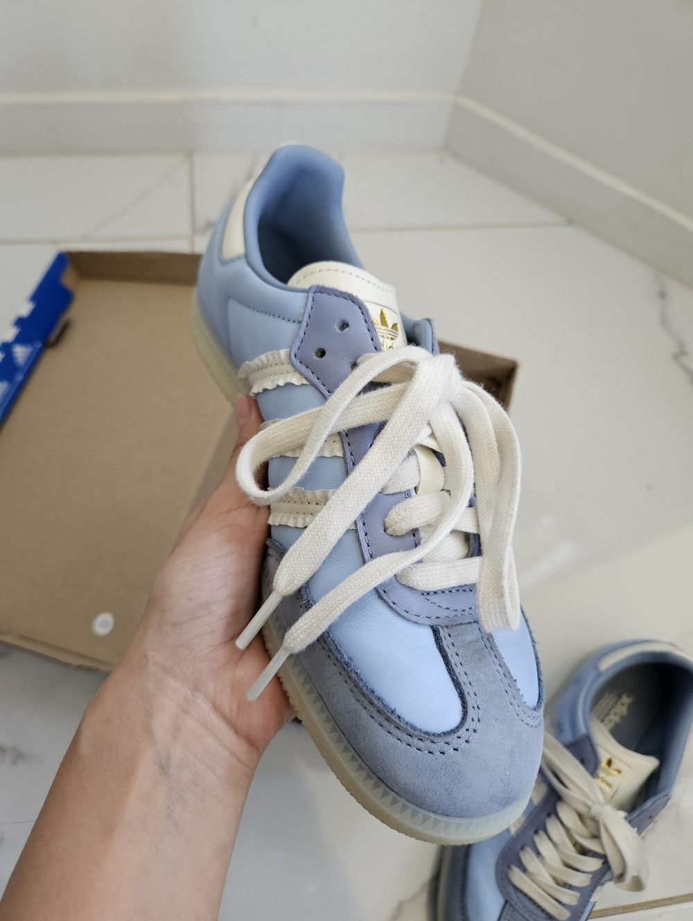 Woman's 6.5 Clear Sky / Tactile Blue / Off White samba